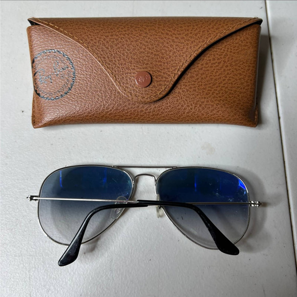SOLD Ray Ban Sun Glasses - Picture 3 of 4